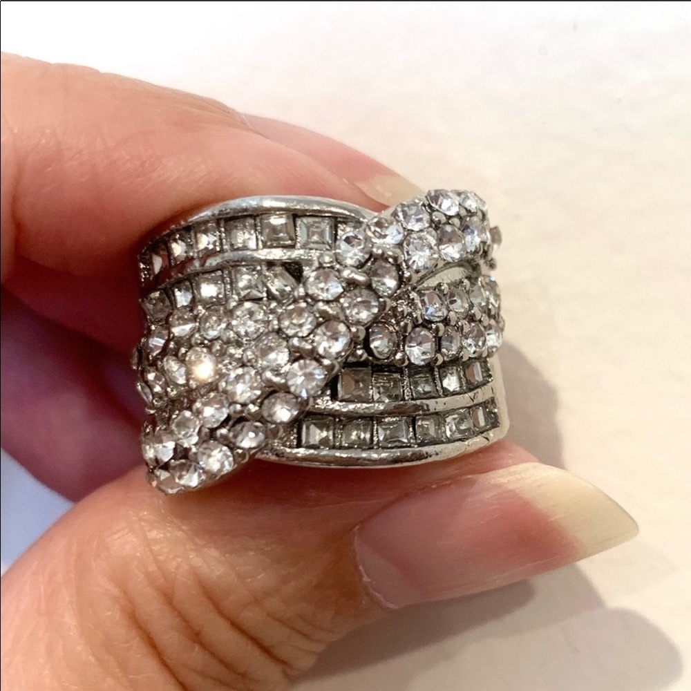 Gorgeous Sparkling 10k White Gold plated ring
